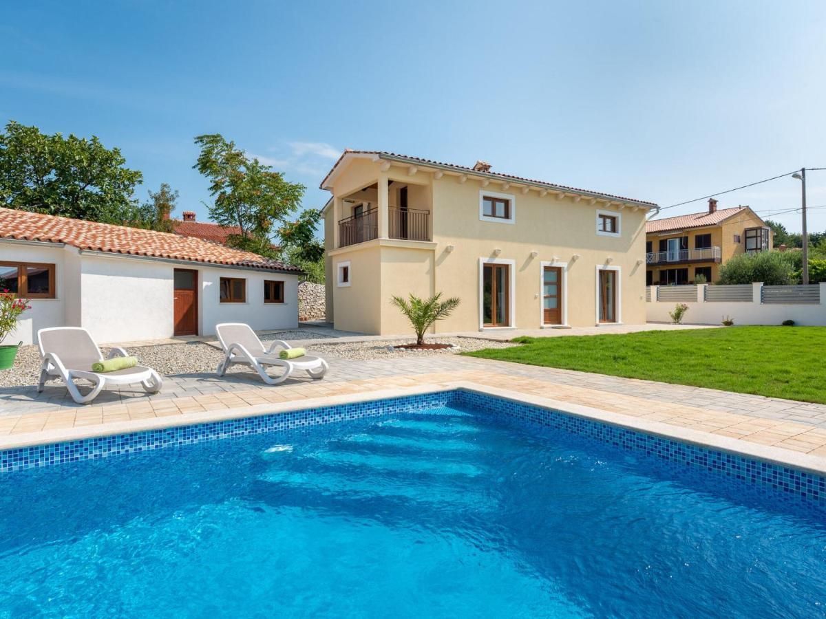 Tranquil Holiday Home In Labin With Private Swimming Pool Экстерьер фото